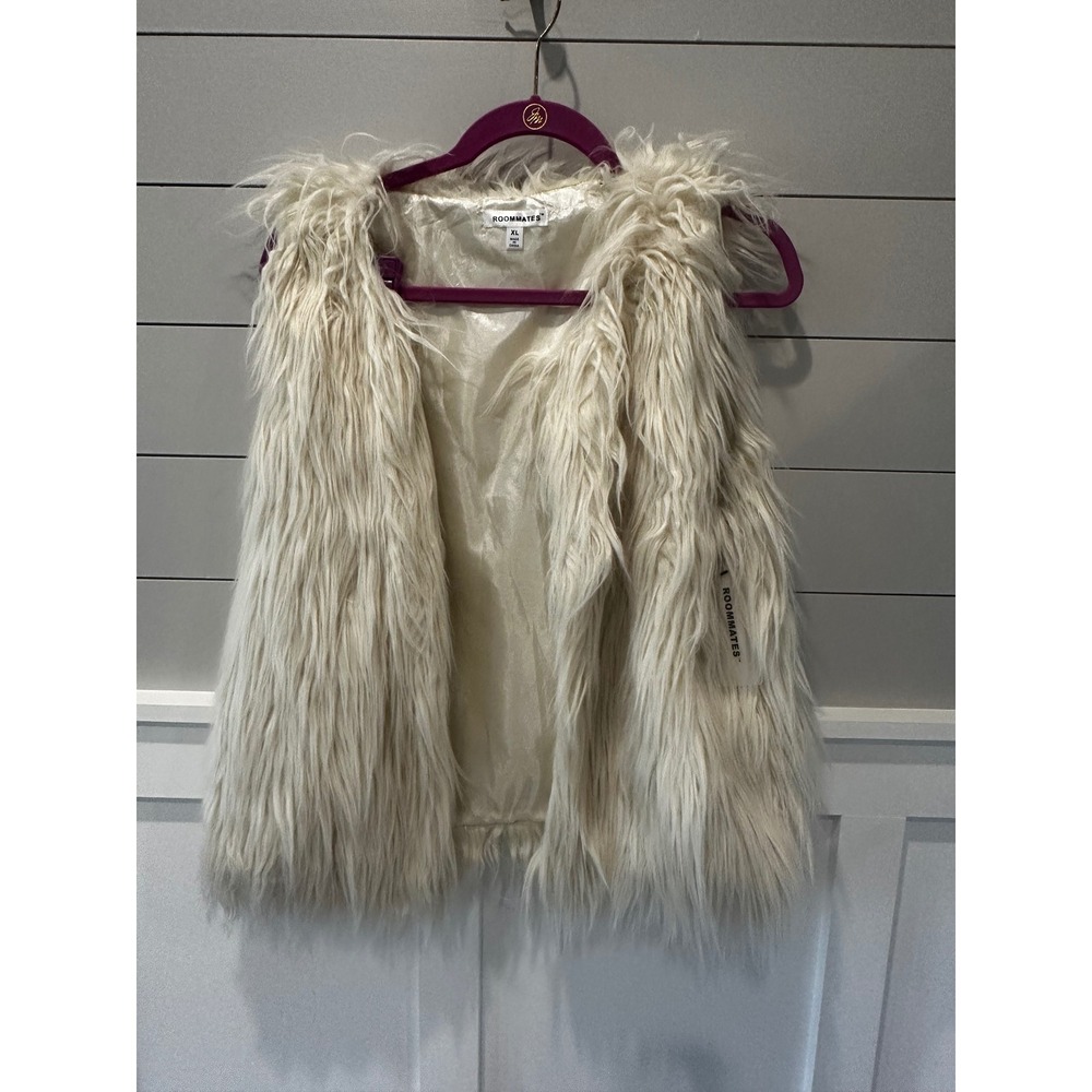 Roommates Ivory Shaggy Faux Fur Vest XL Cream Sleeveless Open Front V8971 NEW